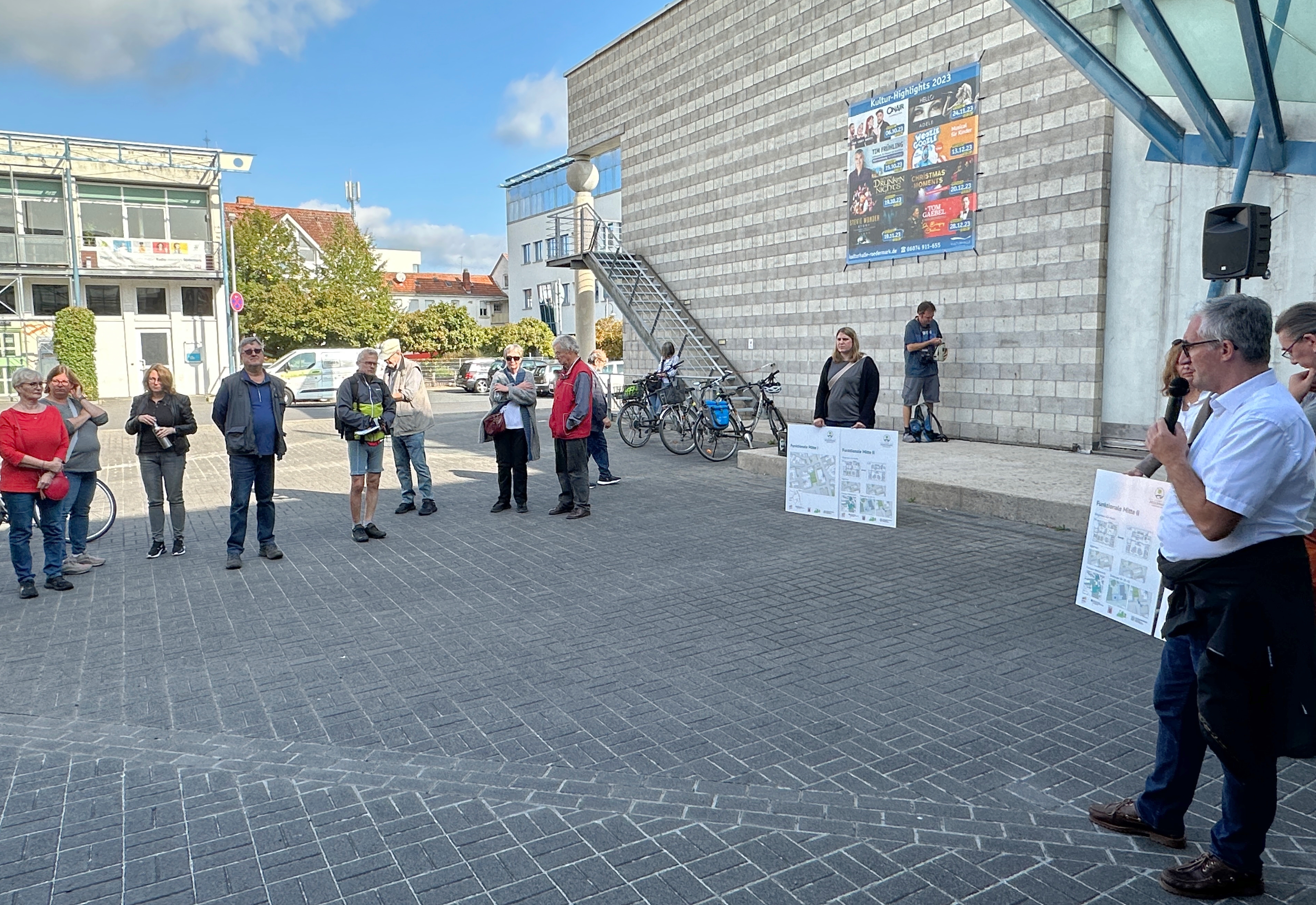 Kulturhallen-Vorplatz und Verbindung zum Rathaus-Platz