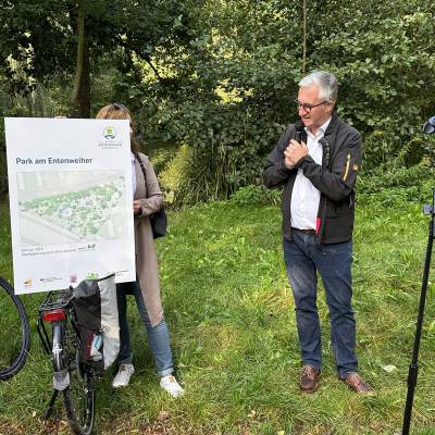 Beginn Park am Entenweiher mit dessen Umgestaltung